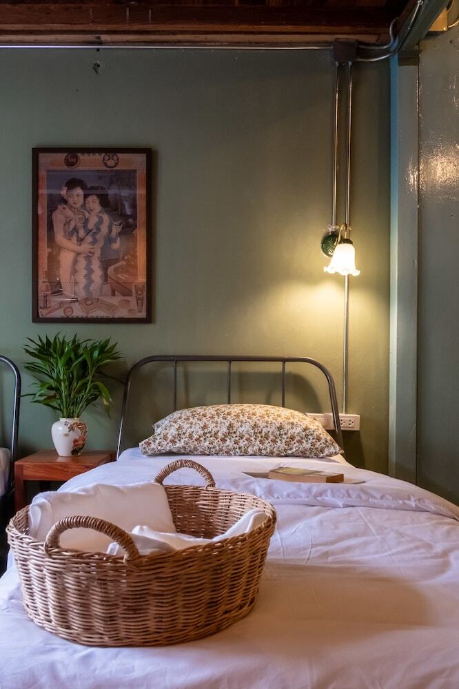 Hostal Live Local