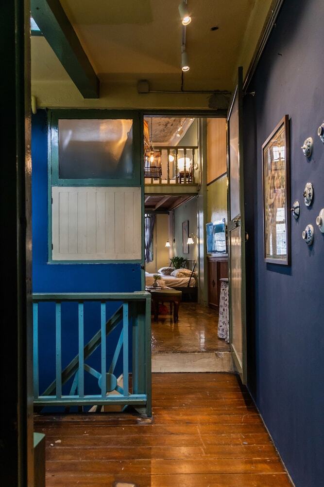 Hostal Live Local