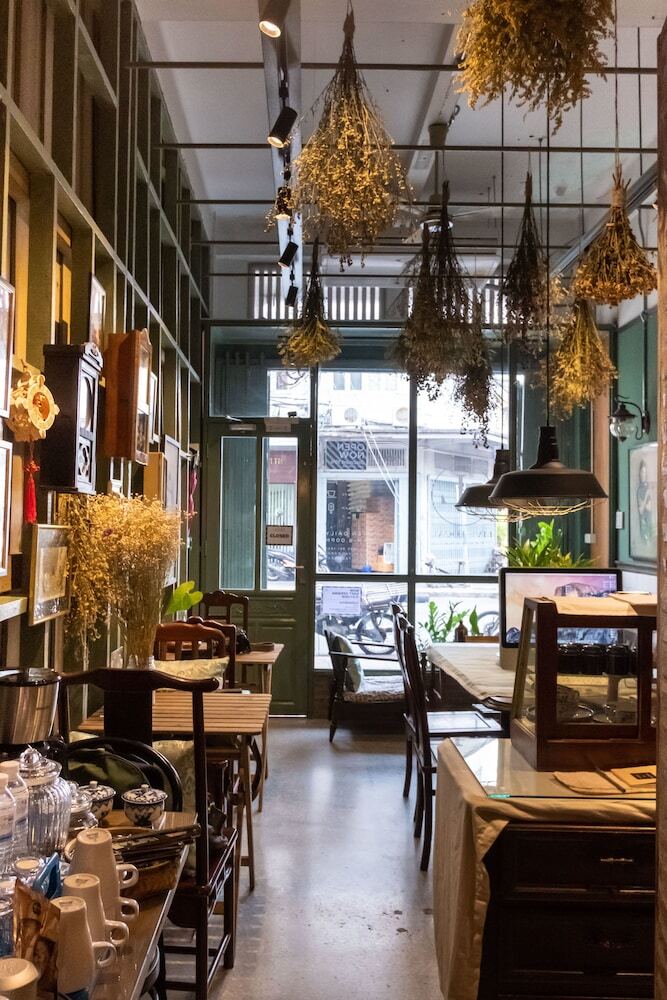 Hostal Live Local