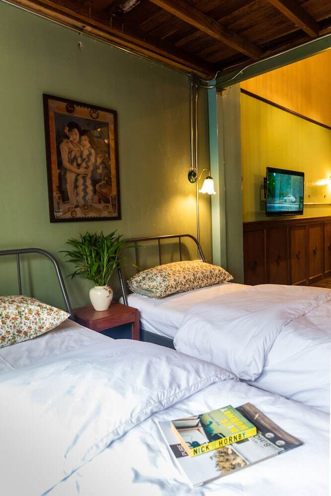 Hostal Live Local