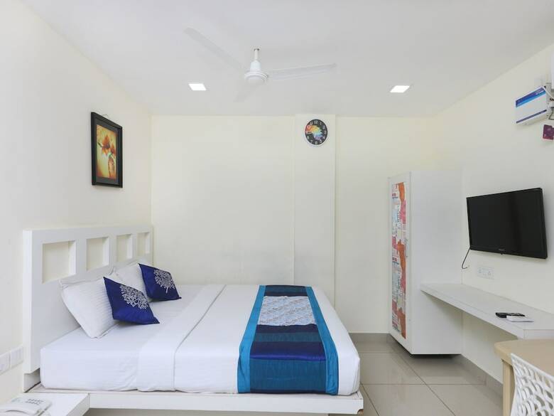 Hotel Oyo 15132 Colors