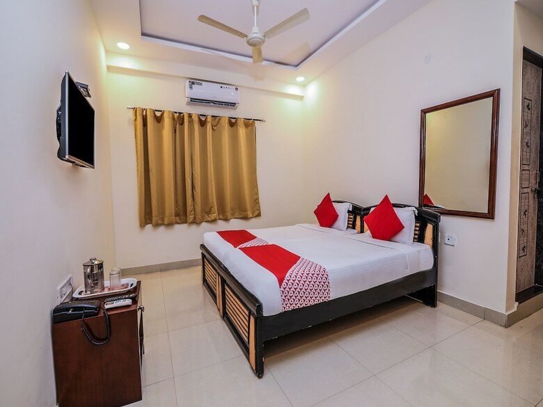 Oyo 15928 Hotel Midtown