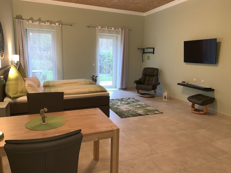Apartment Garten - Near The Airport
