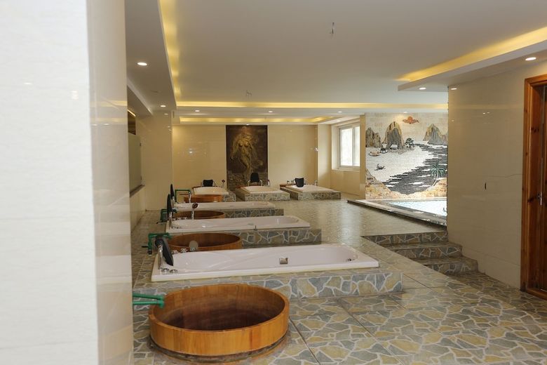 Central Phu Hung Hotel