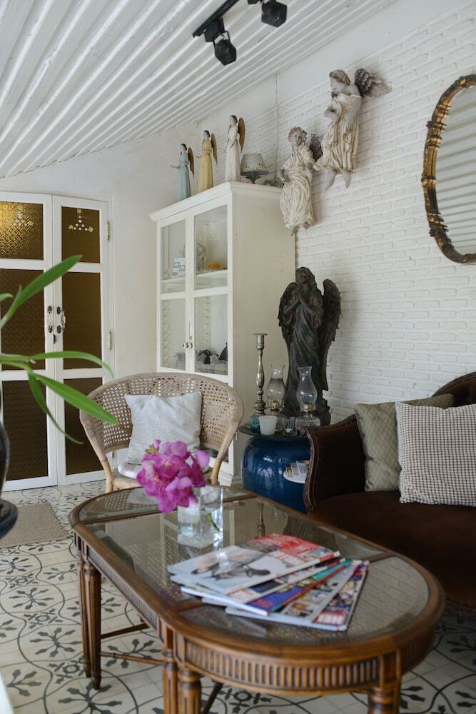 Hotel The Hen Hua Hin Private Beach Villa
