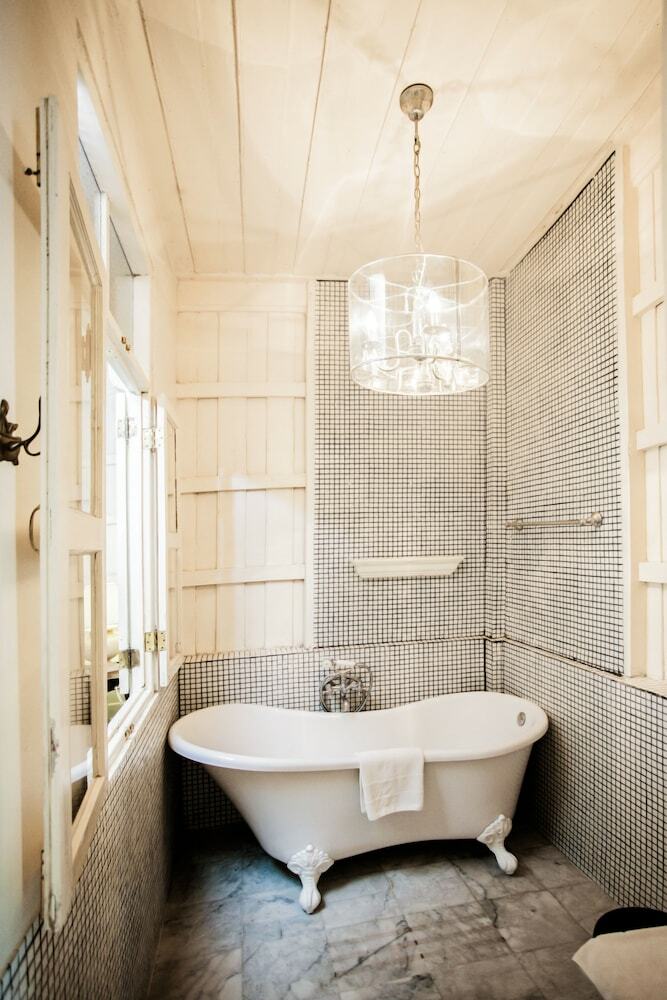 Hotel The Hen Hua Hin Private Beach Villa