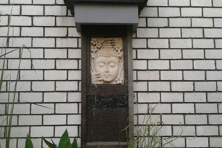 Hotel Rumah Putih Abu Abu