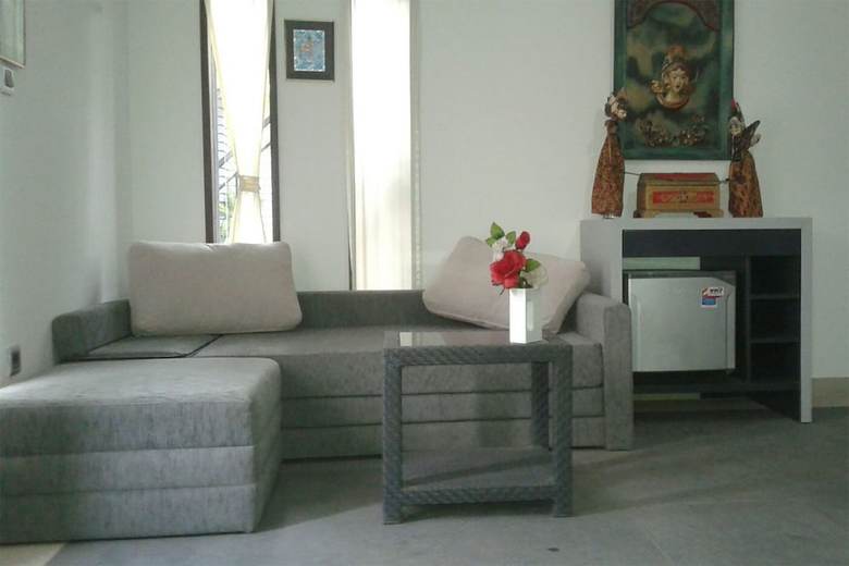 Hotel Rumah Putih Abu Abu