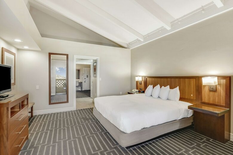 Hotel Pointe Hilton Tapatio Cliffs Resort