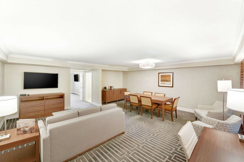 Hotel Pointe Hilton Tapatio Cliffs Resort