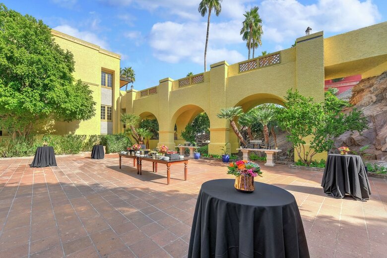 Hotel Pointe Hilton Tapatio Cliffs Resort