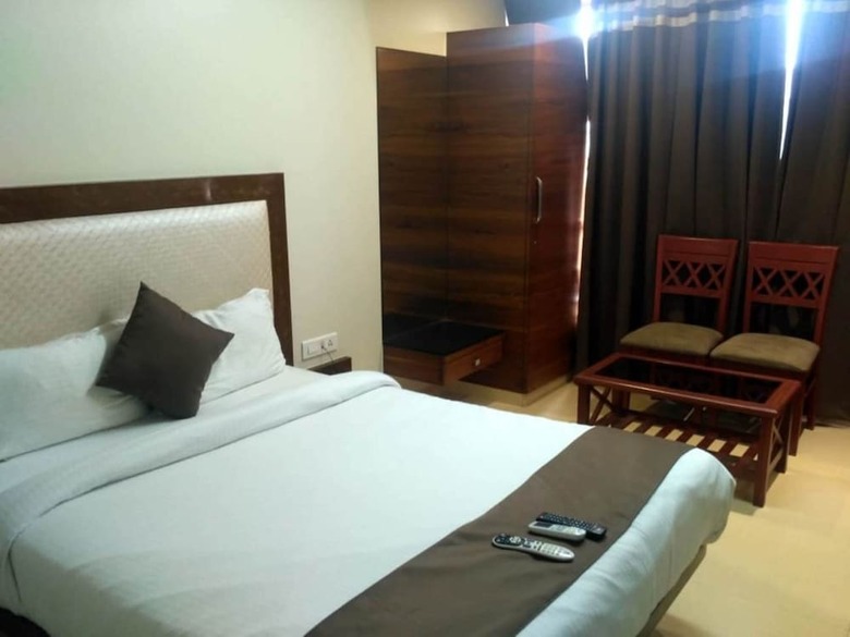 Hotel Maval Grand