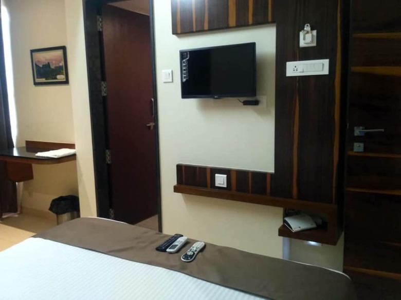 Hotel Maval Grand