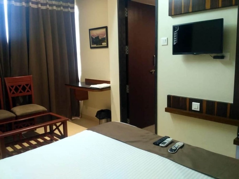 Hotel Maval Grand