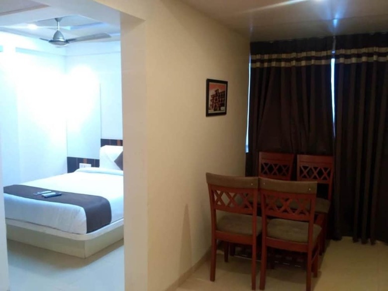 Hotel Maval Grand