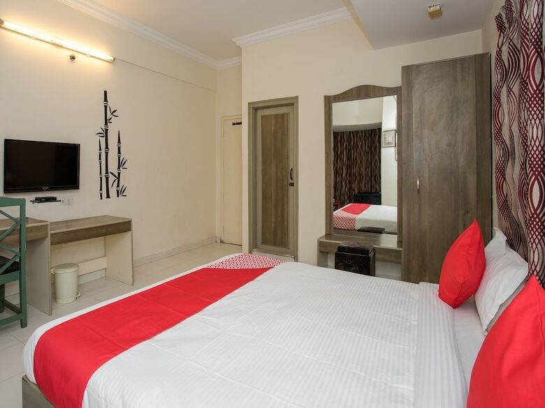 Oyo 14421 Hotel Grand Tower