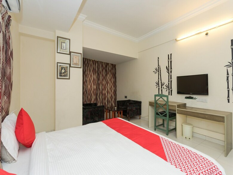 Oyo 14421 Hotel Grand Tower