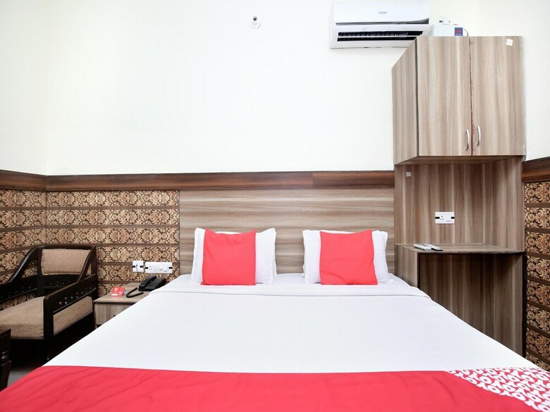 Hotel Oyo 14784 Angad Residency