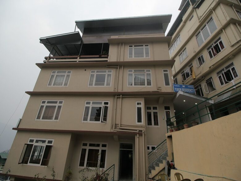 Oyo 7620 Hotel Yukim Residency