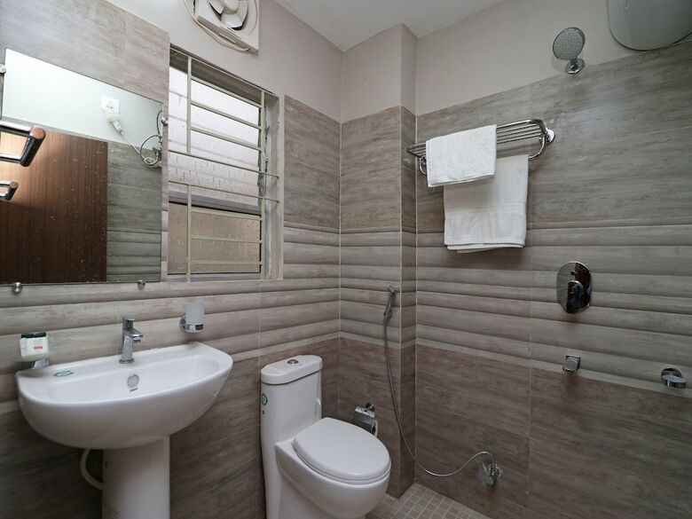 Hotel Oyo 13167 Nirvana Lodge