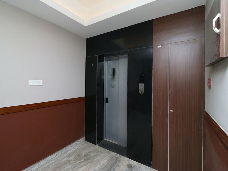 Hotel Oyo 13167 Nirvana Lodge