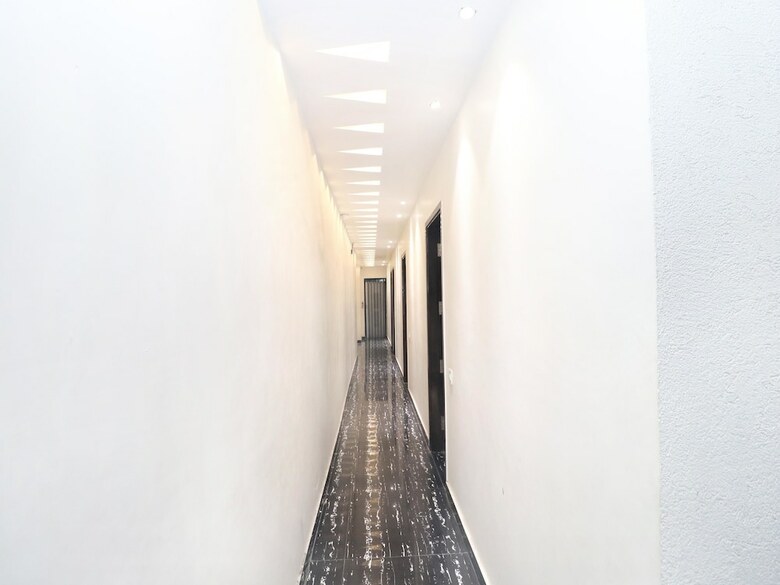 Oyo 14829 Hotel J Cruise