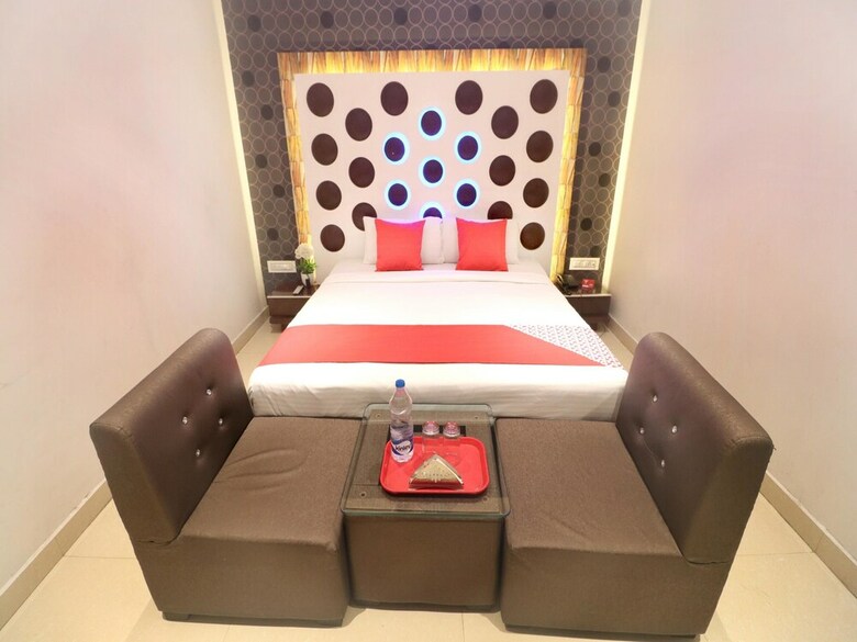 Oyo 14829 Hotel J Cruise