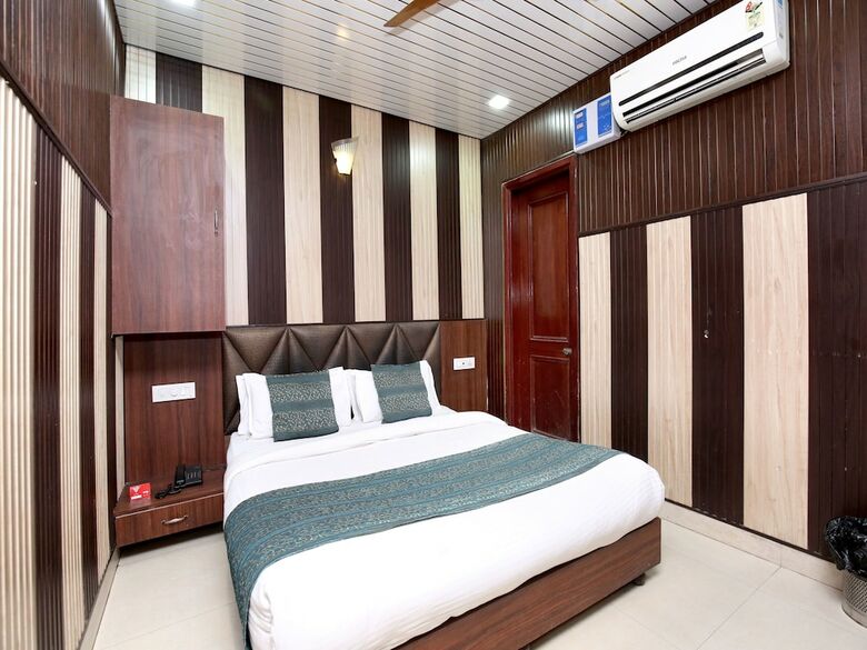 Oyo 14515 Hotel Paras Regency