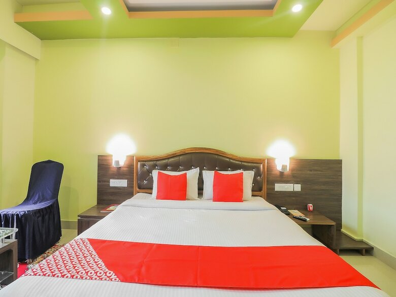 Oyo 7583 Hotel Suraj Palace 1