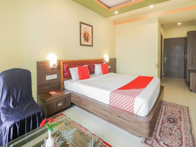 Oyo 7583 Hotel Suraj Palace 1