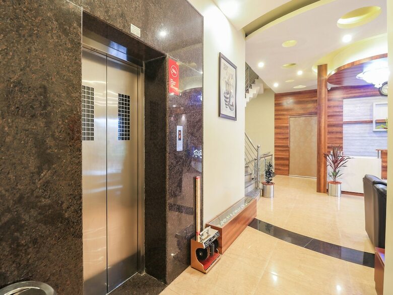 Oyo 7583 Hotel Suraj Palace 1