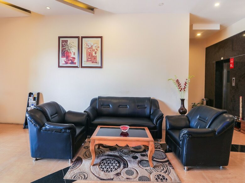 Oyo 7583 Hotel Suraj Palace 1