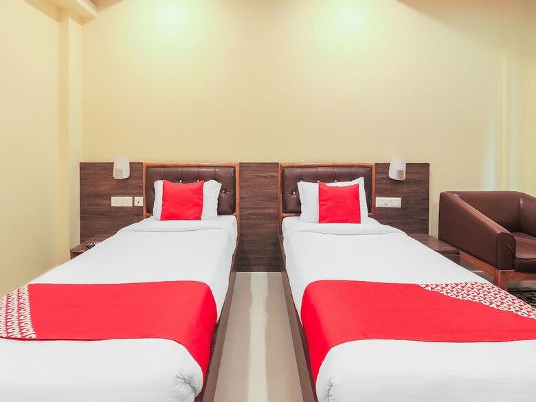 Oyo 7583 Hotel Suraj Palace 1