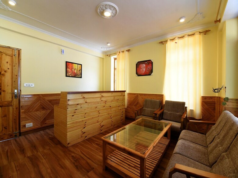 Hotel Oyo 14580 Home Luxurious Studios Shanag