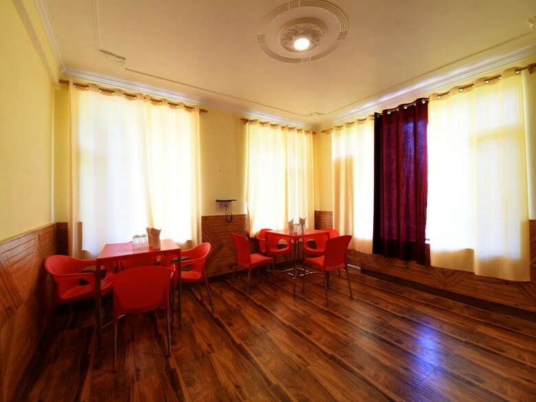 Hotel Oyo 14580 Home Luxurious Studios Shanag