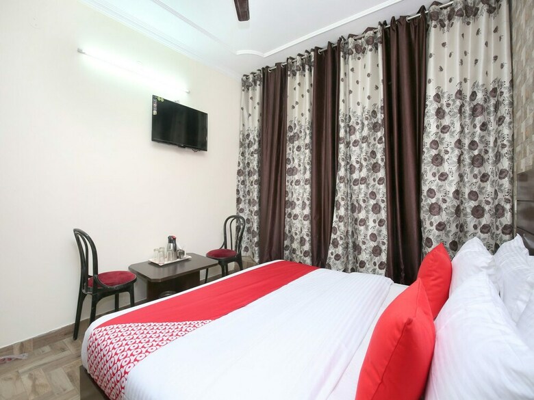 Oyo 13700 Hotel Star Palace