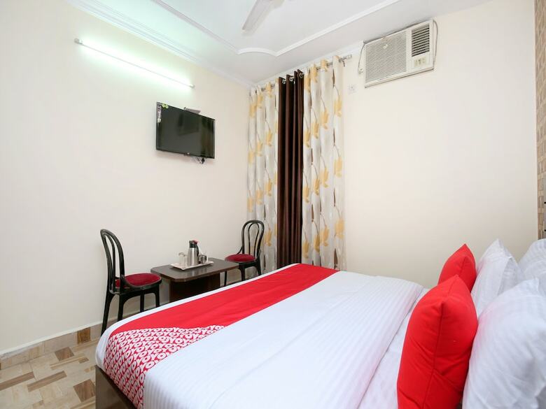 Oyo 13700 Hotel Star Palace