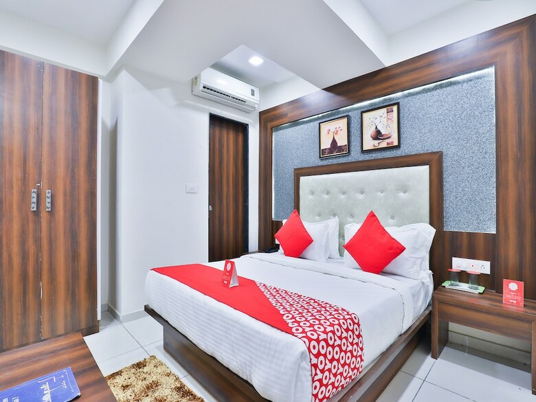 Hotel Oyo 14211 Laxmi Palace