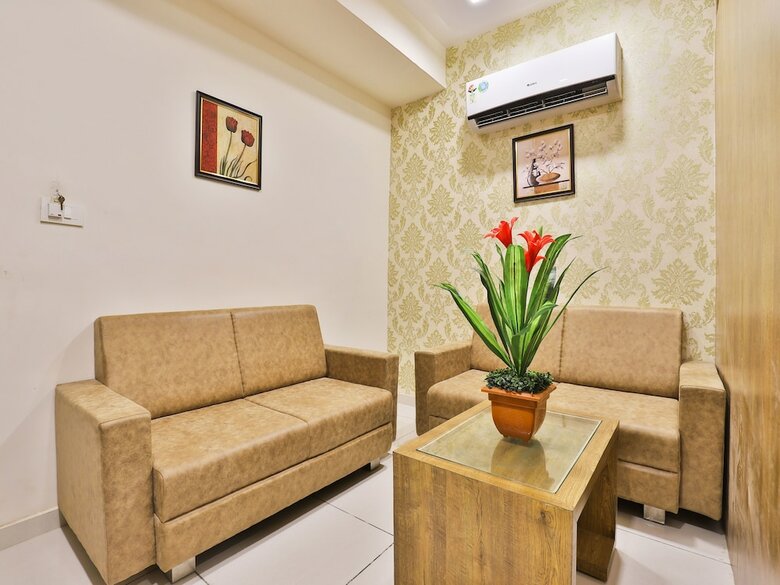 Hotel Oyo 14211 Laxmi Palace