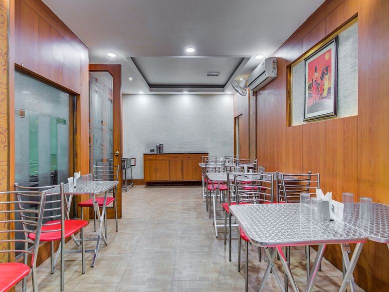 Oyo 7852 Hotel Embassy