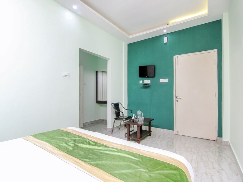 Hotel Oyo 6252 Deepak Palace