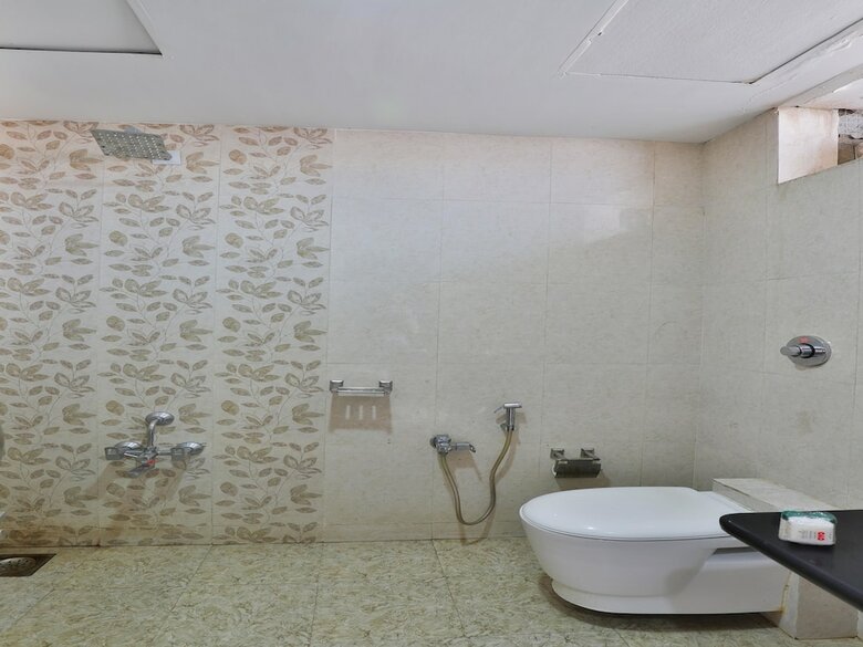 Oyo 15862 Infocity Hotel Llp