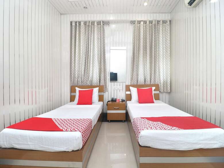 Oyo 14533 Hotel Mohan