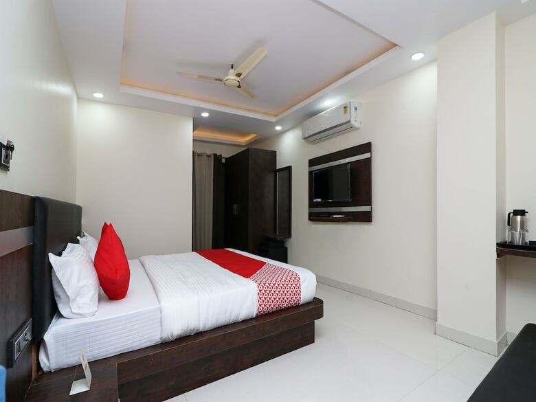 Oyo 15671 Hotel Jalsa Dlx