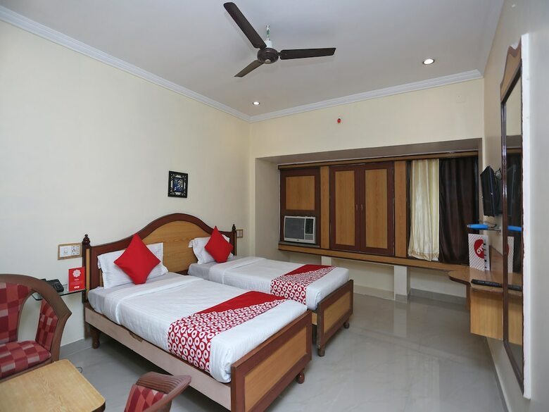 Oyo 15468 Hotel Sharda