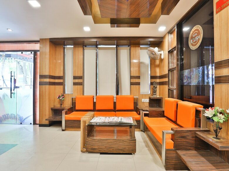 Oyo 13398 Hotel Relish