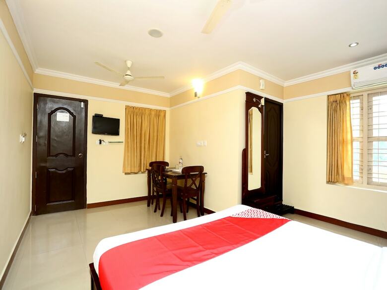 Hotel Oyo 2240 Krishna Regency