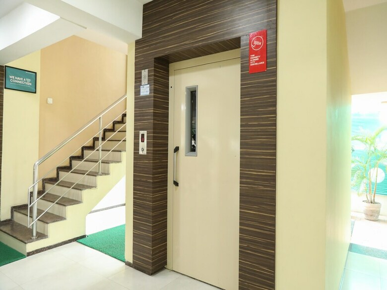 Hotel Oyo 4264 Jog Centre