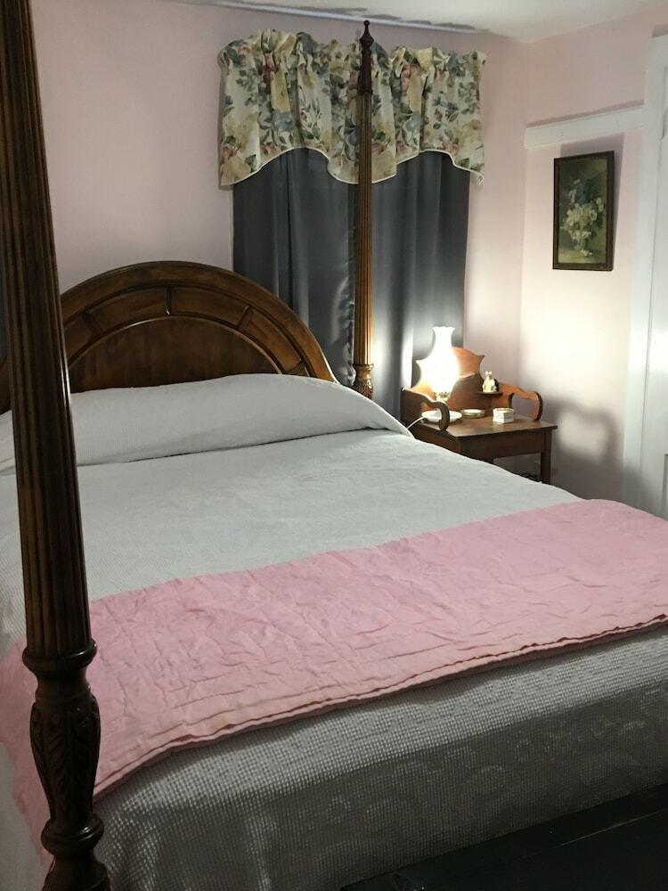Hummingbird Hill Bed & Breakfast