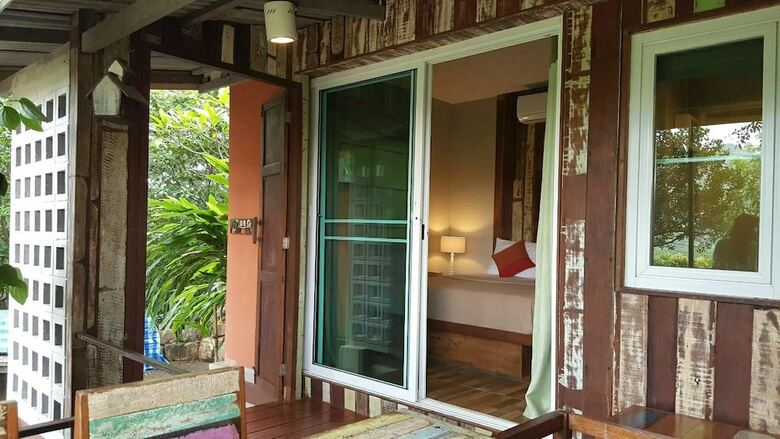 Hotel Baan Phuchalianglom